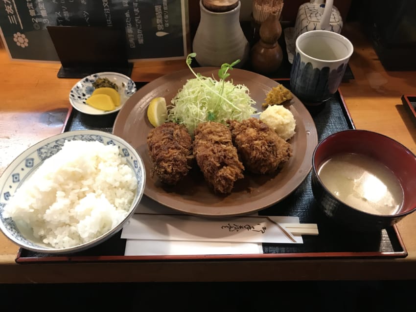 3個定食ごはん大盛り