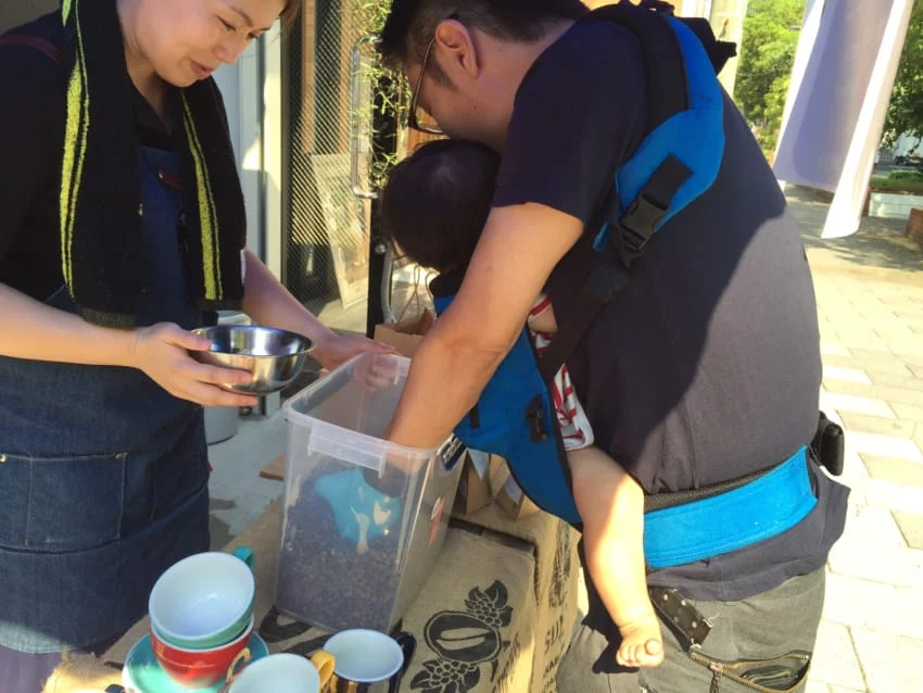イベントでのコーヒー豆つかみ取り