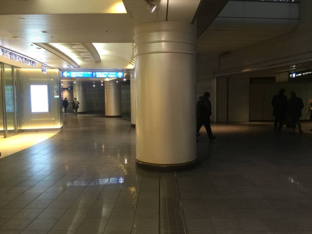 大阪第一生命ビル横通路分岐