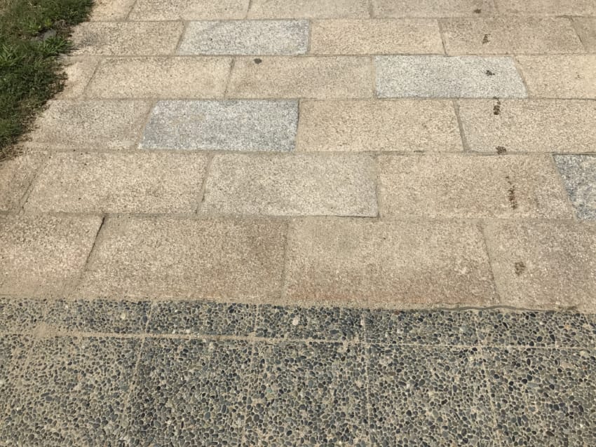 普通の石畳と玉石畳