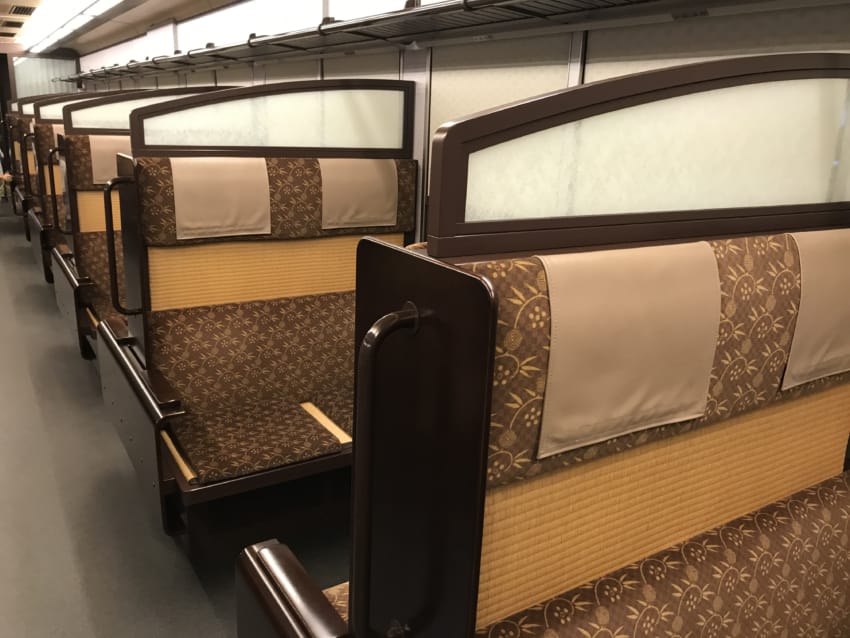 3号車、4号車、京風向かい合わせシート