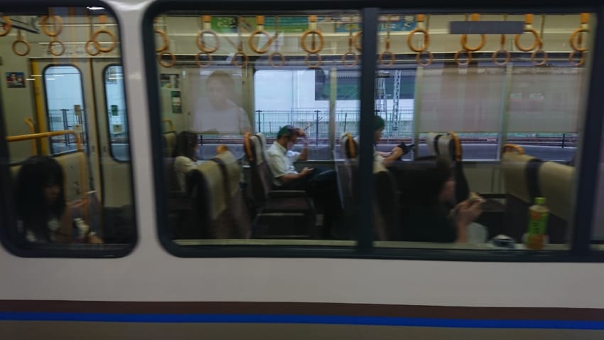 空席が目立つ京都駅出発直後の「快速」