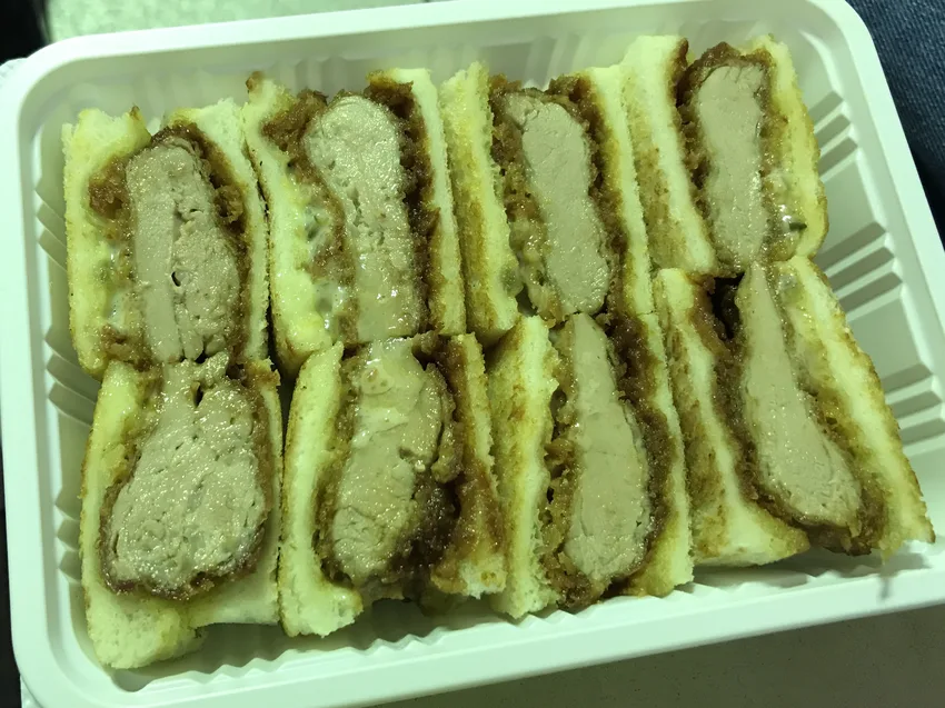 「勝山堂」のかつサンド
