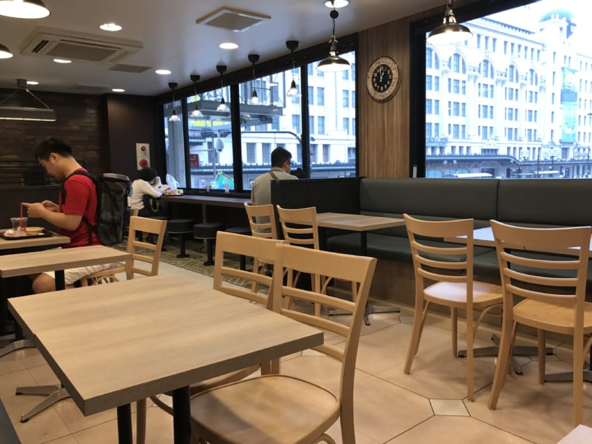 難波戎橋店2階
