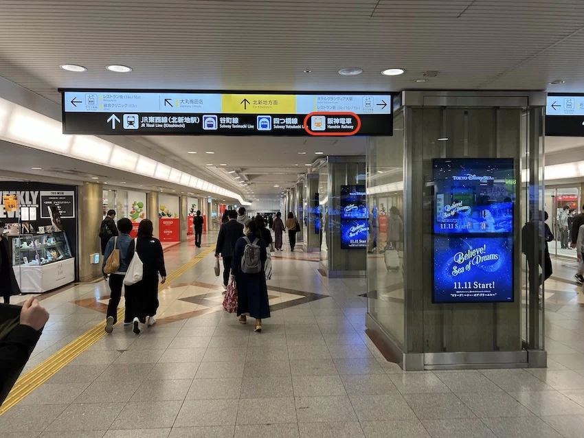 ▲サイネージのある通路をさらにまっすぐ進む