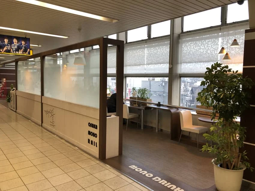 蛍池駅のmono drink全景