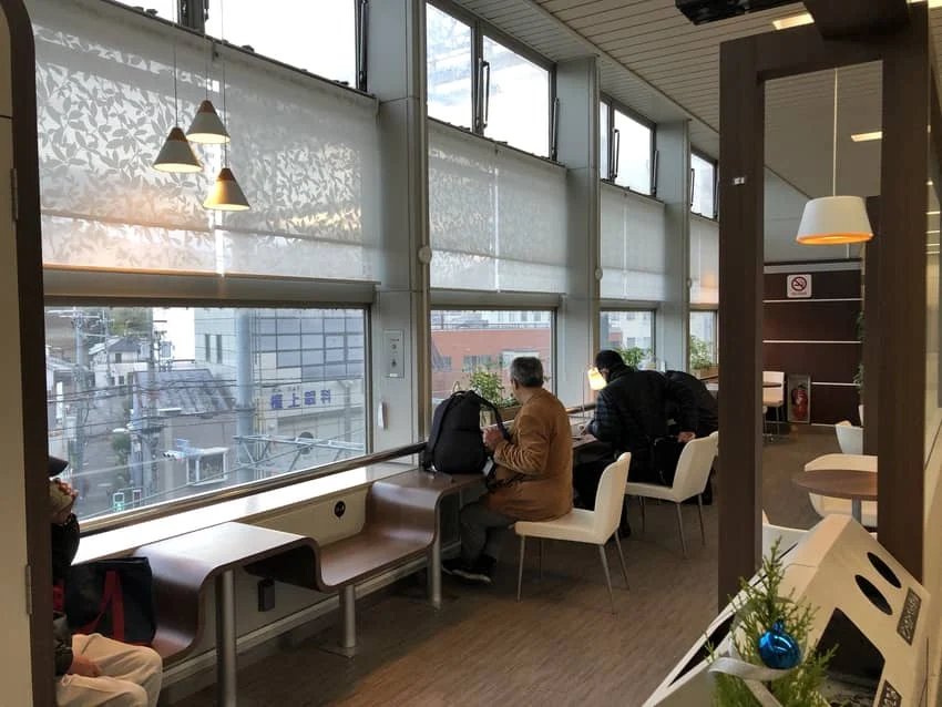 蛍池駅のmono drink全景その2