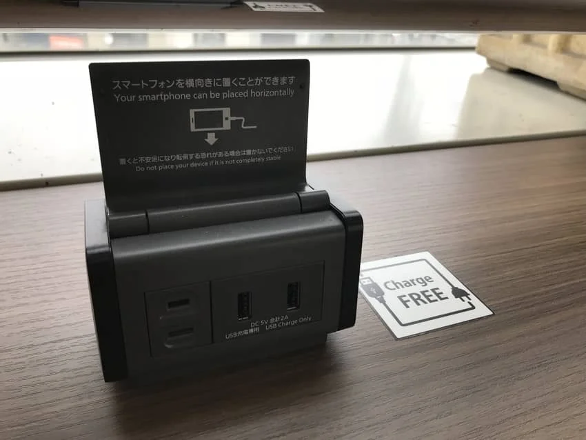 蛍池駅のmono drinkのコンセント