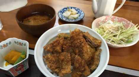 三宮のローストビーフ丼より春日野道のビフカツ丼〜神戸・春日野道「丼家」