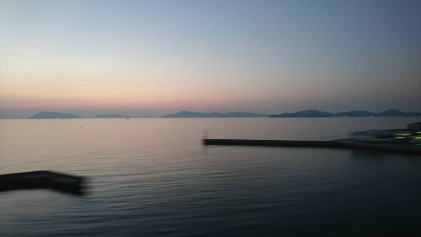 マリンライナーから眺める夕暮れの瀬戸内
