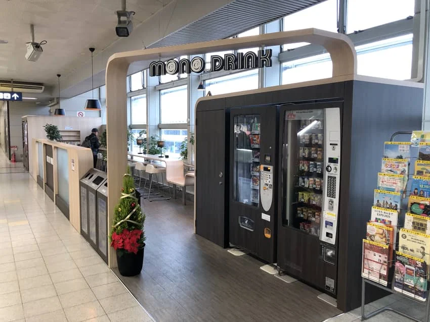 大阪空港駅のmono drink全景