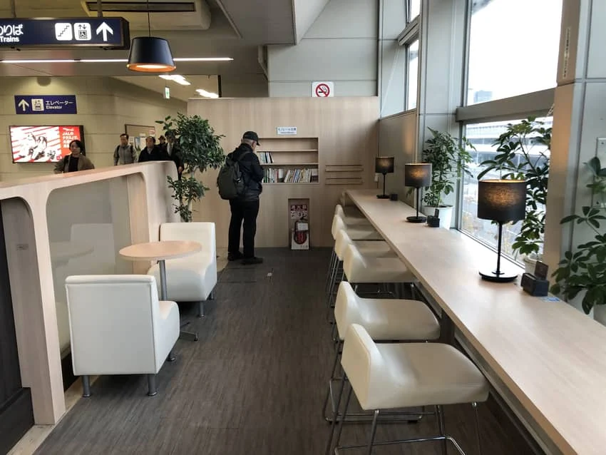 大阪空港駅のmono drink全景その2